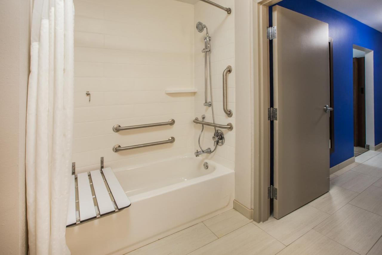 Holiday Inn Express & Suites - Tomah By Ihg Экстерьер фото