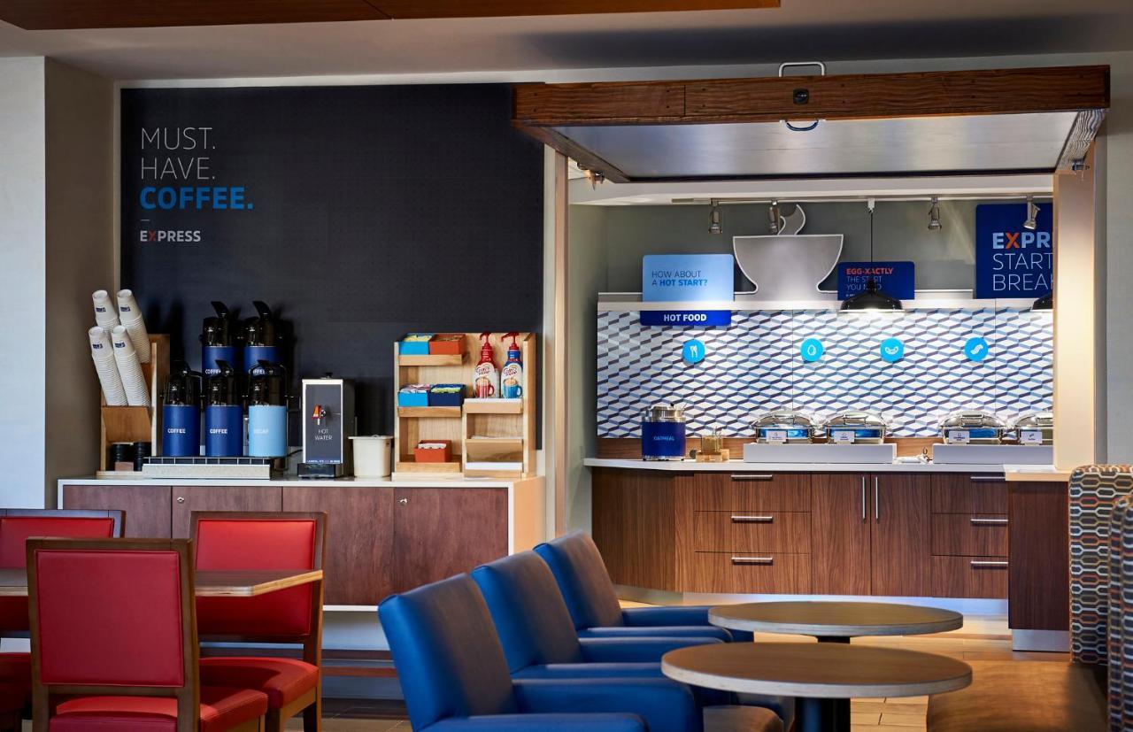 Holiday Inn Express & Suites - Tomah By Ihg Экстерьер фото