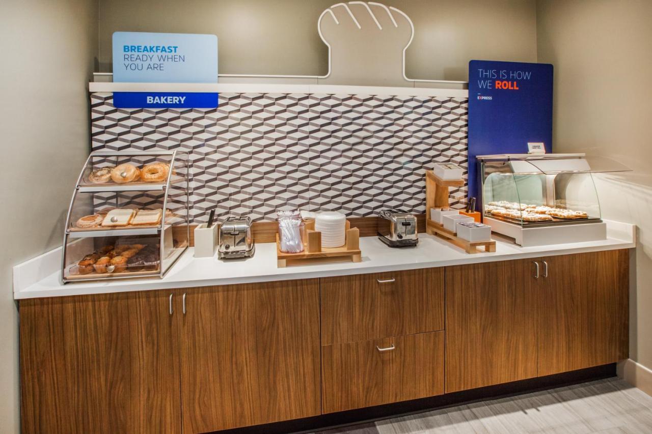 Holiday Inn Express & Suites - Tomah By Ihg Экстерьер фото