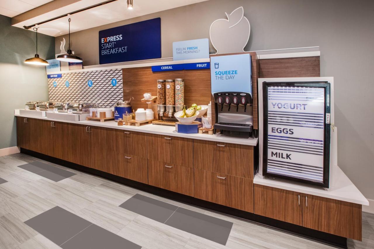 Holiday Inn Express & Suites - Tomah By Ihg Экстерьер фото
